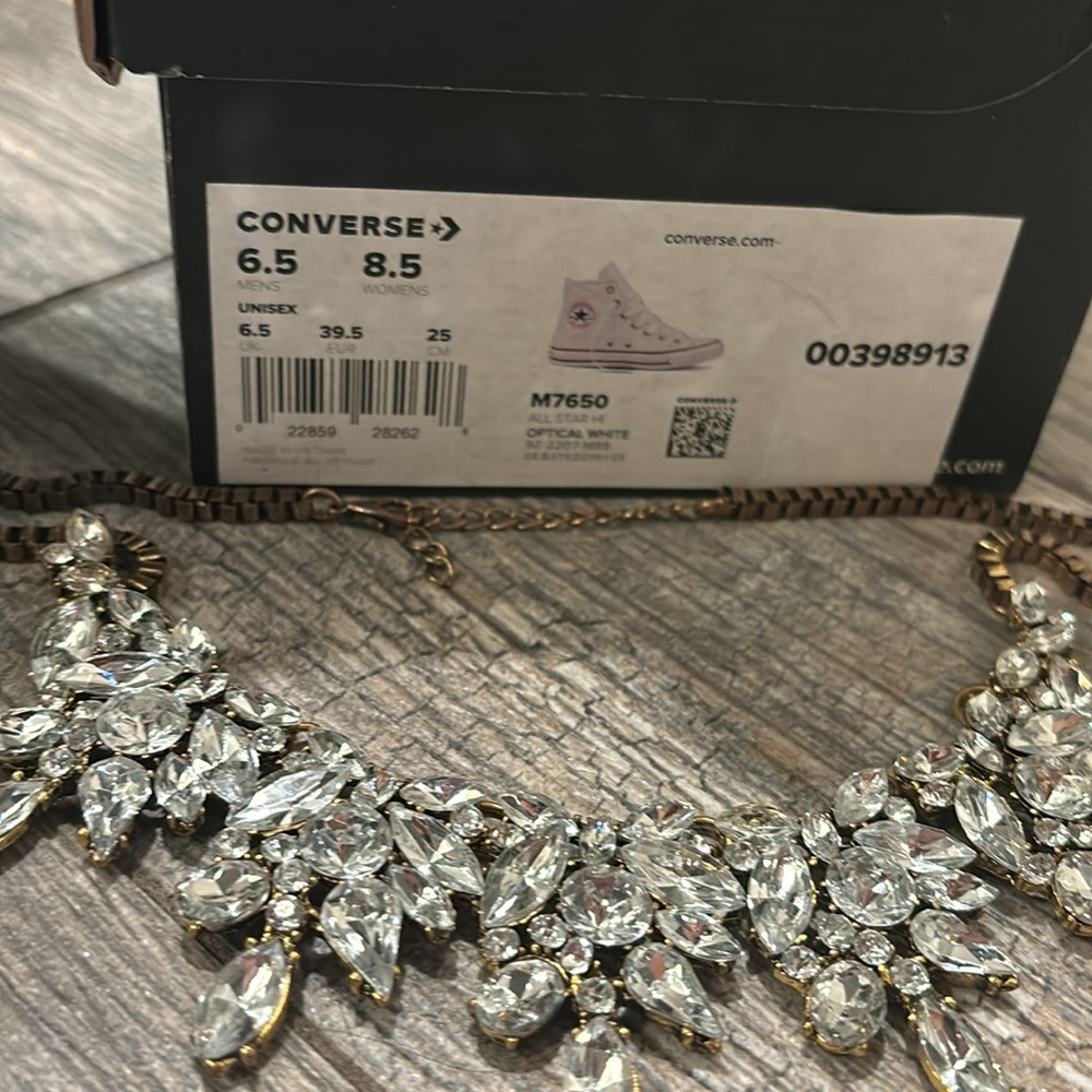 NEW Converse - Picture 4 of 7